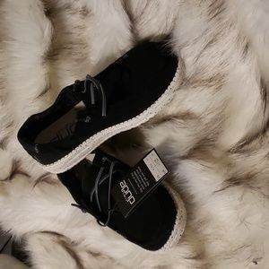 NWT black Hey Dude size seven shoes